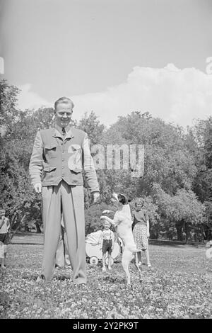 Effectif 1948 : bons chiens en visite. Cet été, Oslo a reçu la visite du dresseur de chiens suédois Gustav Laneryd et de ses 8 chiens. Photo : aktuell / NTB ***photos non traitées*** le texte de cette image est automatiquement traduit le texte de cette image est automatiquement traduit Banque D'Images