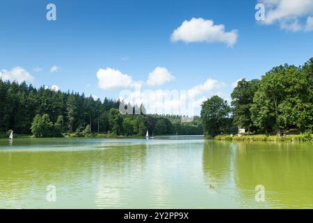 Shearwater (Shear Water) est un lac d'eau douce artificiel près du village de Crockerton dans le Wiltshire, en Angleterre Banque D'Images