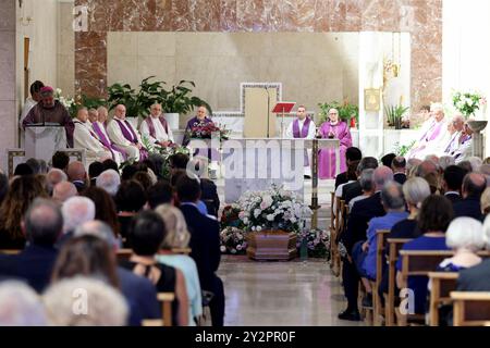 Palerme, Italie. 11 septembre 2024. nella foto il feretro di Maria Mattarella durante la celebrazione dellla messa Funerali della nipote del presidente Sergio Mattarella Maria Mattarella figlia di Piersanti - Palermo - Mercoled&#xec ; 11 Settembre 2024 (photo Alberto LoBianco /Lapresse) funérailles de la petite-fille du président Sergio Mattarella Maria Mattarella Piersanti - Palermo - Palermo - mercredi 11 septembre 2024 (photo Alberto Live News/Laamanco) Banque D'Images