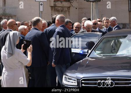 Palerme, Italie. 11 septembre 2024. nella foto il Presidente della Repubblica Sergio Mattarella lascia la chiesa dopo la messa funebre Funerali della nipote del presidente Sergio Mattarella Maria Mattarella figlia di Piersanti - Palermo - Mercoled&#xec ; 11 Settembre 2024 (photo Alberto LoBianco /Lapresse) funérailles de la petite-fille du président Sergio Mattarella Maria Mattarella Piersanti - Palermo - Palermo - Palermo - 11 septembre 2024/Lapresse (Live photo Alamanco/Lapresse Banque D'Images