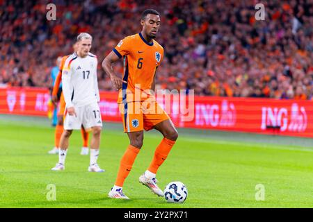 Amsterdam, pays-Bas. 10 septembre 2024. AMSTERDAM, PAYS-BAS - 10 SEPTEMBRE : Ryan Gravenberch, des pays-Bas, lors du match du Groupe A3 de l'UEFA Nations League 2024/25 League A entre les pays-Bas et l'Allemagne au Johan Cruijff Arena le 10 septembre 2024 à Amsterdam, pays-Bas. (Photo de Joris Verwijst/Agence BSR) crédit : Agence BSR/Alamy Live News Banque D'Images