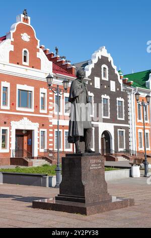 YOSHKAR-OLA, RUSSIE - 31 AOÛT 2024 : Monument à l'écrivain russe N.V. Gogol un jour ensoleillé d'août Banque D'Images