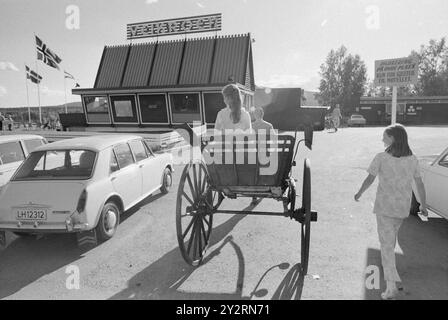 Réel 32 - 7 - 1971 : une journée dans un innNous avons passé la journée entre le 22 et le 23 juillet à Minnesund's Roadside inn. L'auberge a été ouverte en 1961. Le premier jour de 1961, le chiffre d'affaires était de 1,50. Maintenant le numéro est approx. 20 000 NOK. Photo : Per Ervik / Aktuell / NTB ***PHOTO NON TRAITÉE*** le texte de cette image est traduit automatiquement Banque D'Images