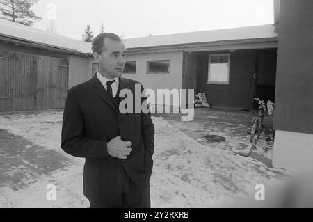 Réel 51-9-1971 : aucune aide à avoir. Enfant, Paul Martinsen souffrait d'épilepsie. Il s'est remis de deux opérations cérébrales et a demandé à la communauté de l'aide pour l'éducation. Au lieu de cela, il a été enfermé dans un établissement psychiatrique. De là, il s'est échappé - et plus tard s'est débrouillé seul. Il a maintenant poursuivi l'État pour 300 000 NOK. Photo : ODD Ween / Aktuell / NTB ***PHOTO NON TRAITÉE*** cette image est traduite automatiquement Banque D'Images