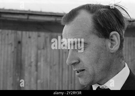 Réel 51-9-1971 : aucune aide à avoir. Enfant, Paul Martinsen souffrait d'épilepsie. Il s'est remis de deux opérations cérébrales et a demandé à la communauté de l'aide pour l'éducation. Au lieu de cela, il a été enfermé dans un hôpital psychiatrique. De là, il s'est échappé - et plus tard s'est débrouillé seul. Il a maintenant poursuivi l'État pour 300 000 NOK. Photo : ODD Ween / Aktuell / NTB ***PHOTO NON TRAITÉE*** cette image est traduite automatiquement Banque D'Images