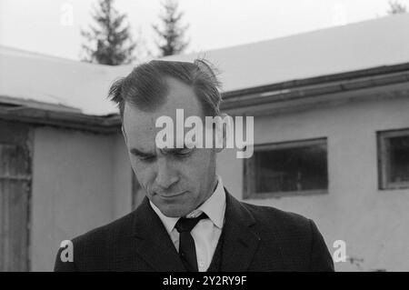 Réel 51-9-1971 : aucune aide à avoir. Enfant, Paul Martinsen souffrait d'épilepsie. Il s'est remis de deux opérations cérébrales et a demandé à la communauté de l'aide pour l'éducation. Au lieu de cela, il a été enfermé dans un établissement psychiatrique. De là, il s'est échappé - et plus tard s'est débrouillé seul. Il a maintenant poursuivi l'État pour 300 000 NOK. Photo : ODD Ween / Aktuell / NTB ***PHOTO NON TRAITÉE*** cette image est traduite automatiquement Banque D'Images