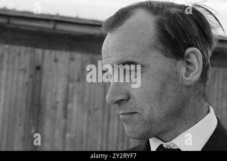 Réel 51-9-1971 : aucune aide à avoir. Enfant, Paul Martinsen souffrait d'épilepsie. Il s'est remis de deux opérations cérébrales et a demandé à la communauté de l'aide pour l'éducation. Au lieu de cela, il a été enfermé dans un établissement psychiatrique. De là, il s'est échappé - et plus tard s'est débrouillé seul. Il a maintenant poursuivi l'État pour 300 000 NOK. Photo : ODD Ween / Aktuell / NTB ***PHOTO NON TRAITÉE*** cette image est traduite automatiquement Banque D'Images