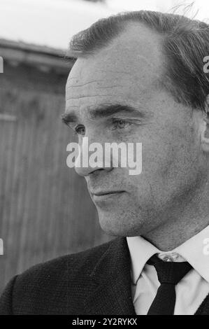 Réel 51-9-1971 : aucune aide à avoir. Enfant, Paul Martinsen souffrait d'épilepsie. Il s'est remis de deux opérations cérébrales et a demandé à la communauté de l'aide pour l'éducation. Au lieu de cela, il a été enfermé dans un établissement psychiatrique. De là, il s'est échappé - et plus tard s'est débrouillé seul. Il a maintenant poursuivi l'État pour 300 000 NOK. Photo : ODD Ween / Aktuell / NTB ***PHOTO NON TRAITÉE*** cette image est traduite automatiquement Banque D'Images