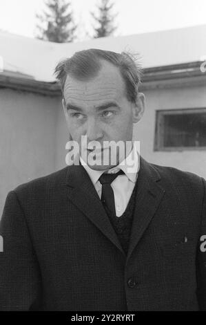 Réel 51-9-1971 : aucune aide à avoir. Enfant, Paul Martinsen souffrait d'épilepsie. Il s'est remis de deux opérations cérébrales et a demandé à la communauté de l'aide pour l'éducation. Au lieu de cela, il a été enfermé dans un établissement psychiatrique. De là, il s'est échappé - et plus tard s'est débrouillé seul. Il a maintenant poursuivi l'État pour 300 000 NOK. Photo : ODD Ween / Aktuell / NTB ***PHOTO NON TRAITÉE*** cette image est traduite automatiquement Banque D'Images