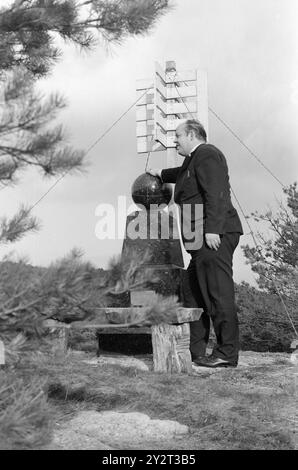 Courant 48B-4-1971 : zéro mètre au-dessus du niveau de la mer. Tregde, à quelques kilomètres de Mandal, a une fonction spéciale de station de mesure officielle des niveaux d'eau en Norvège. Une petite sphère et un appareil de mesure fournissent la base pour le niveau de hauteur dans nos cartes, triangulations et triangulations municipales. L'inertie est la zone la plus stable et convient bien comme « point zéro ». Oslo augmente, par exemple 4 millimètres par an. Photo : Sverre A. Børretzen / Aktuell / NTB ***PHOTO NON TRAITÉE*** le texte de cette image est traduit automatiquement Banque D'Images