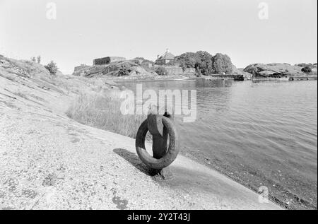 Current 34 - 3 - 1971 : île d'été pour artistsEn Citadeløya juste à l'extérieur de Stavern, les artistes visuels ont eu leur paradis d'été depuis 60 ans. L'île a été une source d'inspiration pour des artistes connus et moins connus. Aujourd'hui, il y a aussi un regain d'intérêt pour la préservation des valeurs culturelles et historiques de l'île. Jeunes artistes dans une promenade estivale sur l'île diverse. La faune aviaire et la flore sont riches et distinctives. Photo : Aage Storløkken / Aktuell / NTB ***PHOTO NON TRAITÉE*** le texte de cette image est traduit automatiquement Banque D'Images