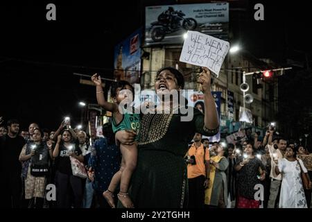 Kolkata, Inde. 04th Sep, 2024. Manifestation aux chandelles toute la nuit observée dans plusieurs parties de Kolkata, en Inde, le 4 septembre 2024 avec la campagne Reclaim the Night, qui continue de protester et d'exiger justice pour le médecin stagiaire qui a été violé et assassiné dans un hôpital public de Kolkata. (Photo de Swattik Jana/Pacific Press/Sipa USA) crédit : Sipa USA/Alamy Live News Banque D'Images