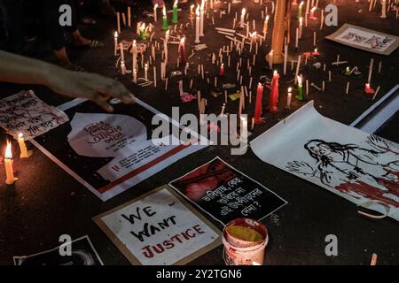 Kolkata, Inde. 04th Sep, 2024. Manifestation aux chandelles toute la nuit observée dans plusieurs parties de Kolkata, en Inde, le 4 septembre 2024 avec la campagne Reclaim the Night, qui continue de protester et d'exiger justice pour le médecin stagiaire qui a été violé et assassiné dans un hôpital public de Kolkata. (Photo de Swattik Jana/Pacific Press/Sipa USA) crédit : Sipa USA/Alamy Live News Banque D'Images