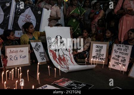 Kolkata, Inde. 04th Sep, 2024. Manifestation aux chandelles toute la nuit observée dans plusieurs parties de Kolkata, en Inde, le 4 septembre 2024 avec la campagne Reclaim the Night, qui continue de protester et d'exiger justice pour le médecin stagiaire qui a été violé et assassiné dans un hôpital public de Kolkata. (Photo de Swattik Jana/Pacific Press/Sipa USA) crédit : Sipa USA/Alamy Live News Banque D'Images