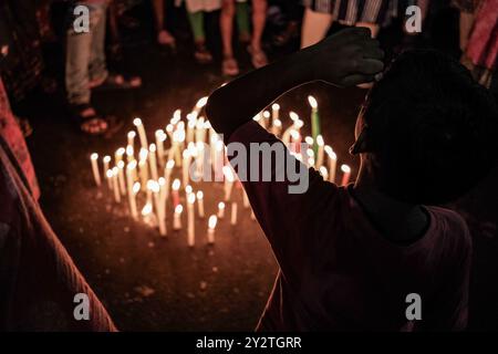 Kolkata, Inde. 04th Sep, 2024. Manifestation aux chandelles toute la nuit observée dans plusieurs parties de Kolkata, en Inde, le 4 septembre 2024 avec la campagne Reclaim the Night, qui continue de protester et d'exiger justice pour le médecin stagiaire qui a été violé et assassiné dans un hôpital public de Kolkata. (Photo de Swattik Jana/Pacific Press/Sipa USA) crédit : Sipa USA/Alamy Live News Banque D'Images