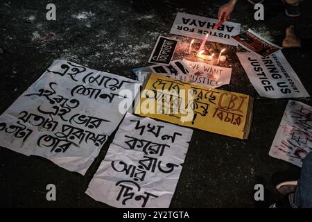 Kolkata, Inde. 04th Sep, 2024. Manifestation aux chandelles toute la nuit observée dans plusieurs parties de Kolkata, en Inde, le 4 septembre 2024 avec la campagne Reclaim the Night, qui continue de protester et d'exiger justice pour le médecin stagiaire qui a été violé et assassiné dans un hôpital public de Kolkata. (Photo de Swattik Jana/Pacific Press/Sipa USA) crédit : Sipa USA/Alamy Live News Banque D'Images