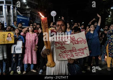 Kolkata, Inde. 04th Sep, 2024. Manifestation aux chandelles toute la nuit observée dans plusieurs parties de Kolkata, en Inde, le 4 septembre 2024 avec la campagne Reclaim the Night, qui continue de protester et d'exiger justice pour le médecin stagiaire qui a été violé et assassiné dans un hôpital public de Kolkata. (Photo de Swattik Jana/Pacific Press/Sipa USA) crédit : Sipa USA/Alamy Live News Banque D'Images