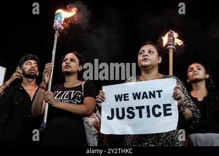 Kolkata, Inde. 04th Sep, 2024. Manifestation aux chandelles toute la nuit observée dans plusieurs parties de Kolkata, en Inde, le 4 septembre 2024 avec la campagne Reclaim the Night, qui continue de protester et d'exiger justice pour le médecin stagiaire qui a été violé et assassiné dans un hôpital public de Kolkata. (Photo de Swattik Jana/Pacific Press/Sipa USA) crédit : Sipa USA/Alamy Live News Banque D'Images