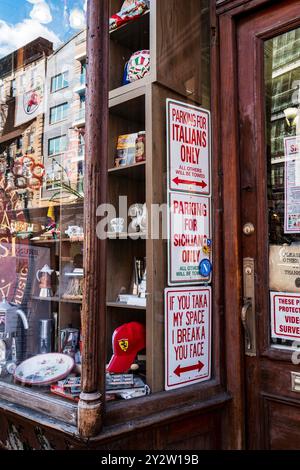 Little Italy est un quartier qui est une destination touristique populaire, Manhattan, New York City, USA, 2024 Banque D'Images