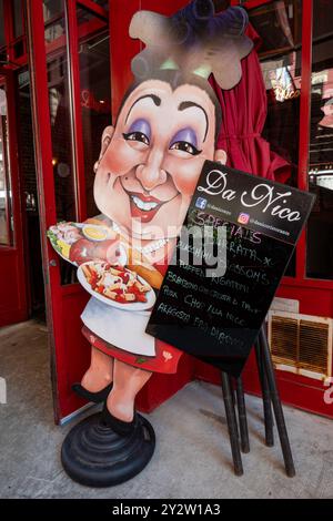 Little Italy est un quartier qui est une destination touristique populaire, Manhattan, New York City, USA, 2024 Banque D'Images