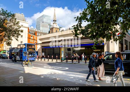 L'entrée de Cannon Street à la station de métro Bank dans la ville de Londres, Londres, Royaume-Uni Banque D'Images