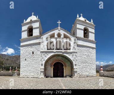 Église dans le village péruvien de Maca Banque D'Images