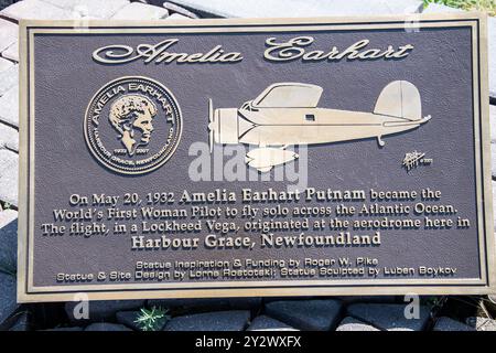 Plaque commémorant le vol solo d'Amelia Earhart à travers l'Atlantique à Harbour Grace, Terre-Neuve-et-Labrador, Canada Banque D'Images