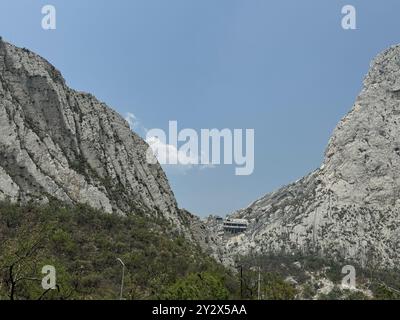 Une vue panoramique du parc la Huasteca, Monterrey, Nuevo Leon, Mexique par temps nuageux Banque D'Images