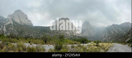 Une vue panoramique du parc la Huasteca, Monterrey, Nuevo Leon, Mexique par temps nuageux Banque D'Images