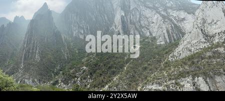 Une vue panoramique du parc la Huasteca, Monterrey, Nuevo Leon, Mexique par temps nuageux Banque D'Images