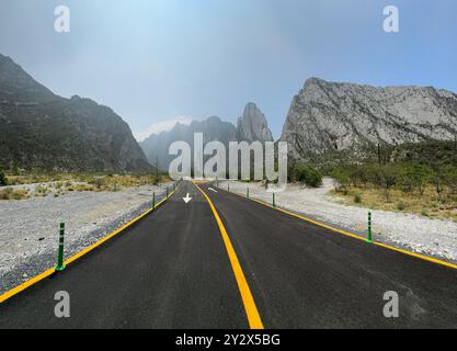 Une vue panoramique du parc la Huasteca, Monterrey, Nuevo Leon, Mexique par temps nuageux Banque D'Images