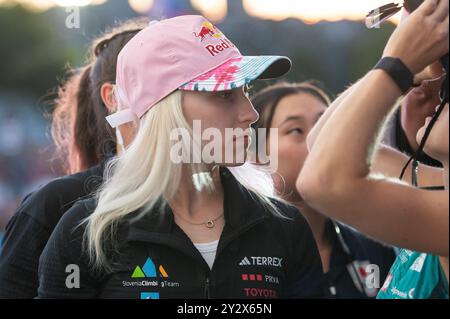 Koper, Slovénie. 06 septembre 2024. Les grimpeurs inspectent le parcours lors de la demi-finale masculine de la Coupe du monde IFSC Koper 2024 le 6 septembre 2024 à Koper, Slovénie. (Photo de Rok Rakun/Pacific Press/Sipa USA) crédit : Sipa USA/Alamy Live News Banque D'Images