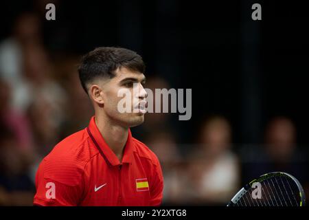 Carlos Alcaraz, de l'équipe d'Espagne, en action contre Tomas Machac, de l'équipe de Tchéquie, lors de la finale de la Coupe Davis, deuxième match en simple du Groupe B, le 11 septembre 2024 à Pabellon Fuente de San Luis (Valence). Carlos Alcaraz gagne 7/6, 1/6, retraite. (Photo par /Sipa USA) crédit : Sipa USA/Alamy Live News Banque D'Images