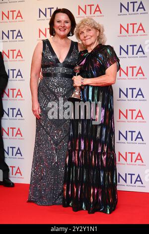 Londres, Royaume-Uni. 11 septembre 2024. Monica Dolan et JO Hamilton, lauréats du New Drama Award pour Mr Bates vs The Post Office, participant aux National Television Awards à l'O2 Arena de Londres. Le crédit photo devrait se lire comme suit : Matt Crossick/Empics/Alamy Live News Banque D'Images