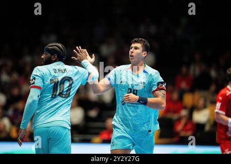 Trondheim 20240911. Dika Mem du Barça et Javi Rodríguez du Barça pendant le handball masculin de la Ligue des Champions EHF, entre Kolstad et Barça à Trondheim Spektrum (30-35). Photo : Ole Martin Wold / NTB Banque D'Images