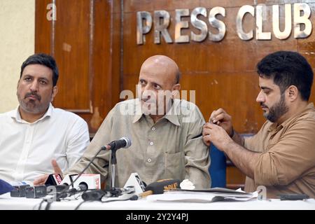 New Delhi, Inde. 11 septembre 2024. NEW DELHI, INDE - 11 SEPTEMBRE : le député Rashid Engineer de Baramulla prononce une conférence de presse après avoir été libéré de la prison de Tihar, il a obtenu une caution provisoire par le tribunal spécial de la NIA de Delhi dans une affaire de financement du terrorisme le 11 septembre 2024 à New Delhi, en Inde. La caution provisoire a été accordée jusqu'au 2 octobre 2024, pour lui permettre de faire campagne pour les prochaines élections de l'Assemblée du Jammu-et-Cachemire. d des célébrations de Ganesh Chaturthi et Durga Pooja. (Photo de Sanjeev Verma/Hindustan Times/Sipa USA) crédit : Sipa USA/Alamy Live News Banque D'Images