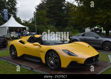 Soestdijk, pays-Bas - 1er septembre 2023 : une Maserati MC20 jaune Banque D'Images