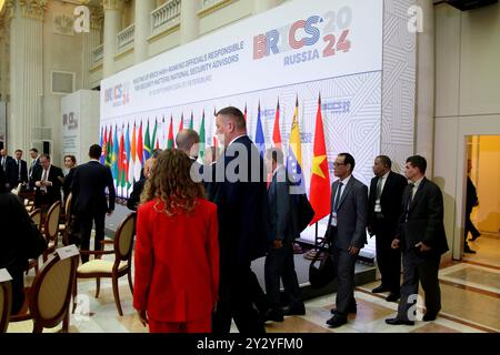 Saint-Pétersbourg, Russie. 11 septembre 2024. Visiteurs vus lors de la réunion du dialogue des hauts représentants des etats BRICS en charge des questions de sécurité avec les pays du Sud Global à Pétersbourg, à la Bibliothèque Boris Eltsine. (Crédit image : © Maksim Konstantinov/SOPA images via ZUMA Press Wire) USAGE ÉDITORIAL SEULEMENT! Non destiné à UN USAGE commercial ! Banque D'Images