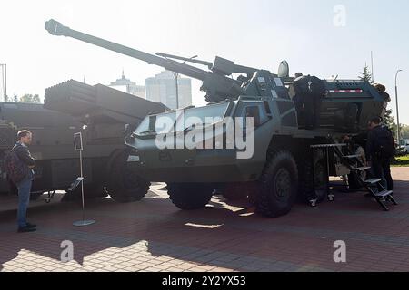 Kiev, Ukraine - 10 octobre 2018 : unité d'artillerie automotrice de calibre OTAN en production tchèque exposée à l'exposition "armes et sécurité" Banque D'Images