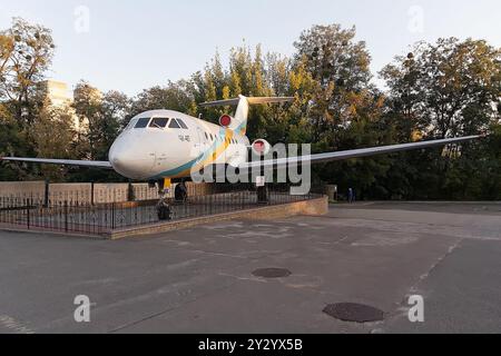 Kiev, Ukraine - 05 octobre 2018 : avion Yak-40 de fabrication soviétique dans le musée de l'Institut polytechnique Banque D'Images