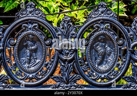 Metal Garden Farmers Workers Fence Gate Decorations Arts and Industries Building Smithsonian Museum institution Washington DC. Deuxième plus ancien du SM Banque D'Images