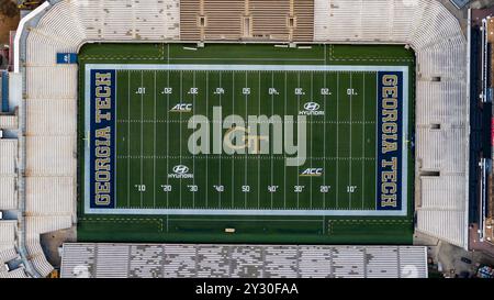 Atlanta, GA, États-Unis. 10 septembre 2024. Une vue aérienne du stade Bobby Dodd à Hyundai Field montre un stade de football dynamique niché au cœur d'Atlanta, entouré de structures urbaines et du campus de Georgia Tech, avec un riche héritage sportif depuis 1913. (Crédit image : © Walter G. Arce Sr./ASP via ZUMA Press Wire) USAGE ÉDITORIAL SEULEMENT! Non destiné à UN USAGE commercial ! Banque D'Images