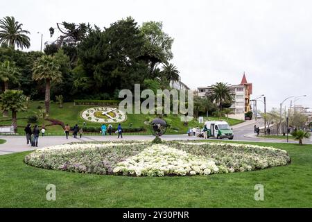 Vue de la Reloj de Flores (horloge fleurie), une montre paysagère située dans la ville de Viña del Mar, région de Valparaíso, Chili. Banque D'Images