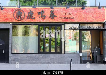 Joe's Shanghai 鹿鸣春, 46 Bowery, New York. Photo de la vitrine de New York d'un restaurant populaire de boulettes de soupe chinoise dans le quartier chinois de Manhattan Banque D'Images