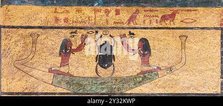 Egypte, tombeau de Toutankhamon, mur ouest de la salle funéraire, première heure du livre d'Amduat : Kheper et 2 Osiris, sur la barque de nuit solaire. Banque D'Images