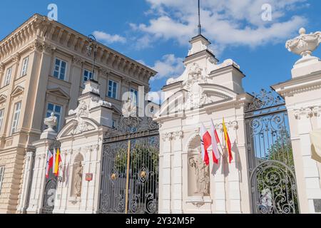 Porte principale de l'Université de Varsovie. 9 août 2024. Varsovie, Pologne. Repère. Porte historique. Banque D'Images