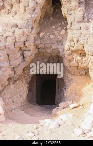 Égypte, Meidum, complexe funéraire du roi Seneferu, entrée du mastaba numéro 17, propriétaire inconnu. Banque D'Images