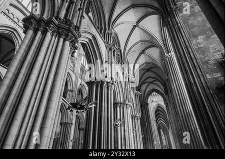 Rouen ; France - août 2024 : intérieur de la cathédrale notre-Dame de Rouen Banque D'Images