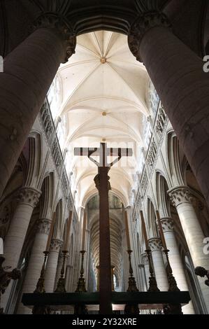 Rouen, France - août 2024 : intérieur de la cathédrale notre-Dame de Rouen, Croix de Jésus-Christ Banque D'Images