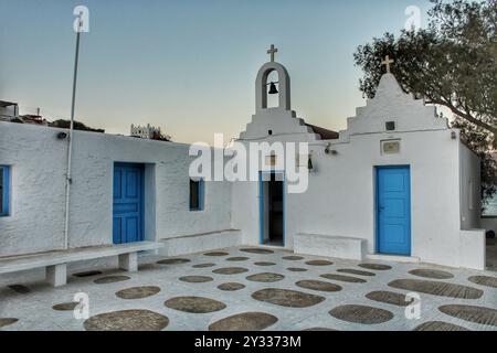 Église traditionnelle bleue et blanche à Mykonos Banque D'Images